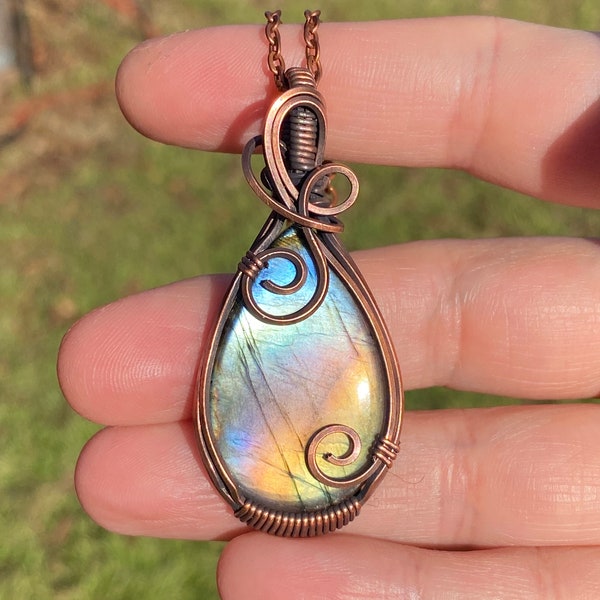 Collar de labradorita arcoíris, colgante envuelto en alambre de cobre, joyería metafísica, regalo de Navidad para novia, amuleto de cristal curativo