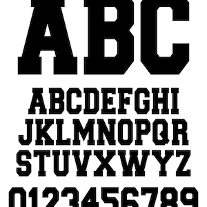 以下が含まれることがあります： 黒と白のアルファベットと数字のフォント。太字でブロック状のスタイル。文字は大文字で、数字は同様のスタイルです。