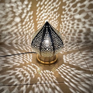 Moroccan brass table lamp, heart-shaped lamp, romantic bedside lamp, love night light, bohemian bedside lamp, boho brass lamp, boho decor.