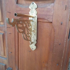 brass wall bracket, gold or bronze bracket, lamp holder for wall, 23 centimeters in height and 16 centimeters in the arm.