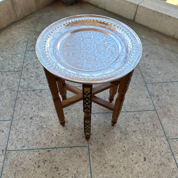 Mesa marroquí de aluminio, mesa plateada, mesa artesanal, mesa auxiliar fácil de arreglar, decoración artesanal para cualquier habitación.
