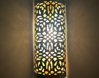 Moroccan brass sconce , Moroccan wall lamp, silver wall lamp, handcrafted wall lamp, Moroccan lamp, brass sconce , Fez wall light, Morocco.