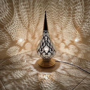 Marokkaanse koperen tafellamp, handgemaakte bedlamp, koperen bureaulamp, prachtige bronzen lamp, sfeertafellamp.