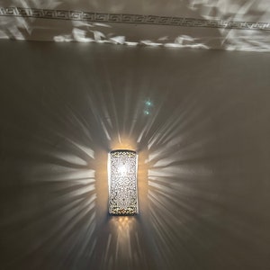 Marokkaanse koperen wandlamp, bronzen wandlamp, gouden ambachtelijke wandlamp, koperen wandlamp, rechthoekige wandlamp, Marokko afbeelding 8