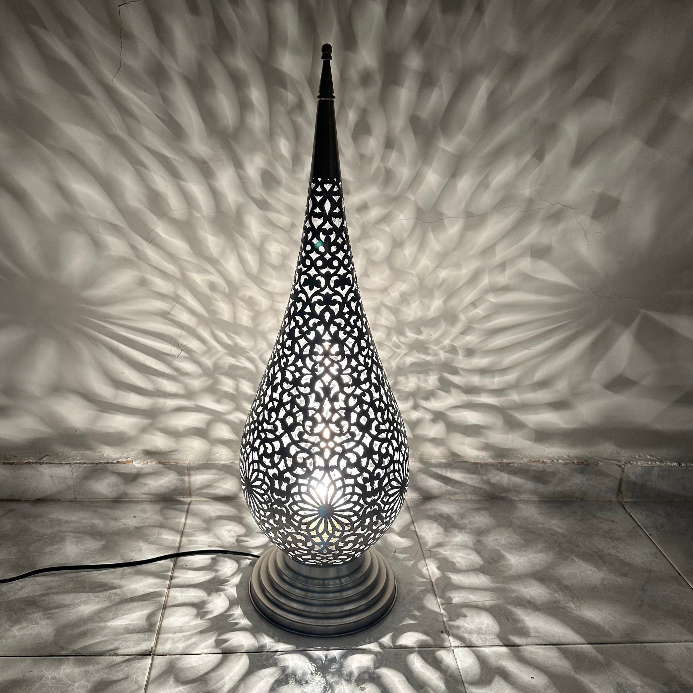 モロッコの真鍮製テーブルランプ、手作りのモロッコのブロンズ製ランプ