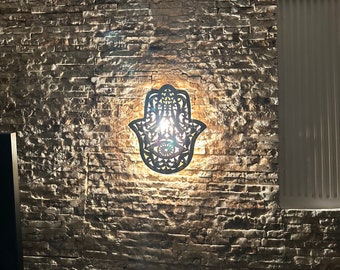 Brass wall light, hand-shaped wall light, wall decoration with engraving, artisanal wall lamp, handmade wall light, Morocco brass sconce