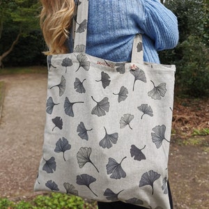 Sac en jute Ginkgo cousu soi-même et pouvant être facilement plié.
