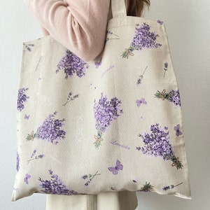 Große Einkaufstasche mit Lavendel-Deko aus Canvasmaterial und in Handarbeit gefertigt.