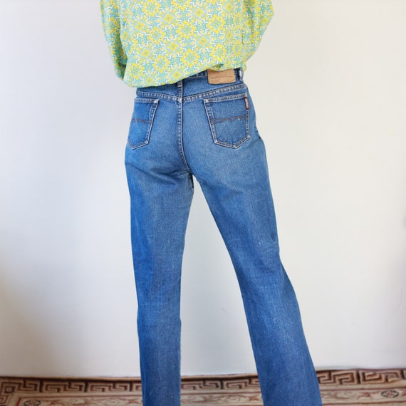 70s blue denim high waisted bootleg jeans. Cap sta