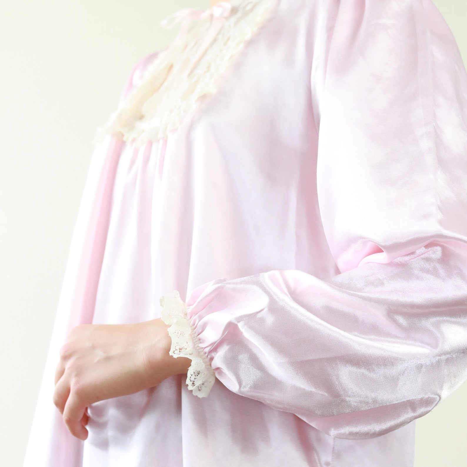 Robe de nuit rose vintage de satin avec lavant de dentelle Etsy