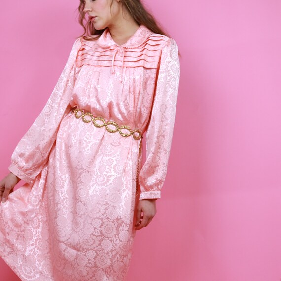 Vintage 70s soft pink floral night gown with grill