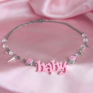 Roze babyketting roos bedel choker | Alternatieve gothic- en queer-sieraden | Duurzame accessoires | 3D-geprint
