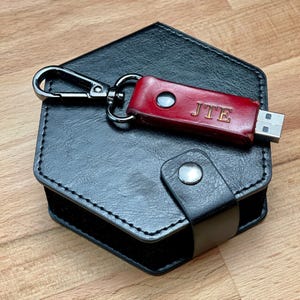 Memoria USB de 32 GB de cuero rojo/marrón natural/azul/negro