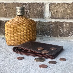 Cartera de cuero curtido al óleo con textura rica