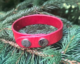 Thin Natural Vegetable Tanned Red Leather Bracelet with Silvery Metal Snaps