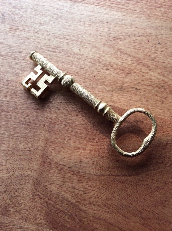 Mid Century Modern Skeleton Key Brooch Pin, overs… - image 2