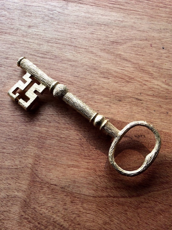 Mid Century Modern Skeleton Key Brooch Pin, overs… - image 1