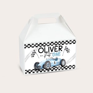 Bewerkbaar label racewagen gunstvak jongen Racing partij gunst Fast One verjaardagsfeestje decor racing 1e verjaardag blauwe auto digitale sjabloon FO001