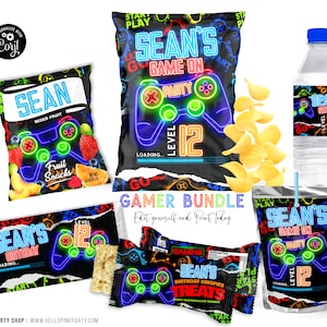 以下が含まれることがあります： スナック、ドリンク、お菓子用の印刷可能なラベルがついた、ゲームをテーマにしたパーティーバンドルです。ラベルには、ネオングリーンとブルーのビデオゲームコントローラーのデザインが施され、「Sean's Game On」と「レベル12」の文字が書かれています。
