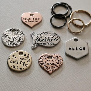 SMALL PET Tags - Katzenmarke & kleine Hundemarke, 3/4 Haustier Marke, Marke für kleinen Hund, individuelles Design, personalisiertes Katzenhalsband, Hundehalsband, Hundehütte