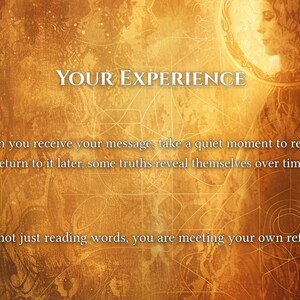 K&ouml;nnte beinhalten: Goldfarbenes Bild mit dem Text "YOUR EXPERIENCE" oben. Das Bild enth&auml;lt Text &uuml;ber das Empfangen einer Botschaft und das Nachdenken dar&uuml;ber. Auf der rechten Seite ist eine Frauensilhouette zu sehen.