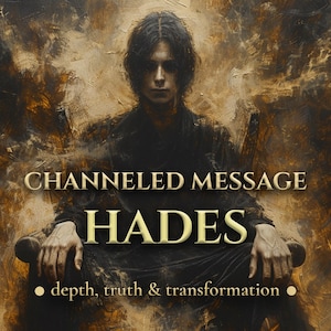 Może przedstawiać: Artystyczny obraz cyfrowy przedstawiający osobę siedzącą na krześle, z napisem "CHANNELED MESSAGE HADES" złotymi literami. Obraz ma ciemne, teksturowane tło ze słowami "depth, truth & transformation".