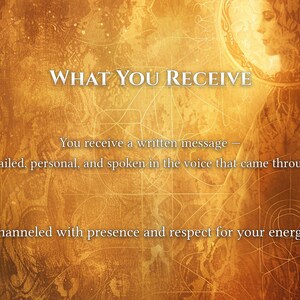 K&ouml;nnte beinhalten: Goldfarbenes Bild mit dem Text &bdquo;WHAT YOU RECEIVE&ldquo;. Der Text darunter lautet: &bdquo;Sie erhalten eine schriftliche Botschaft &ndash; detailliert, pers&ouml;nlich und in der Stimme gesprochen, die durchkam. Gechannelt mit Pr&auml;senz und Respekt f&uuml;r Ihre Energie.&ldquo;