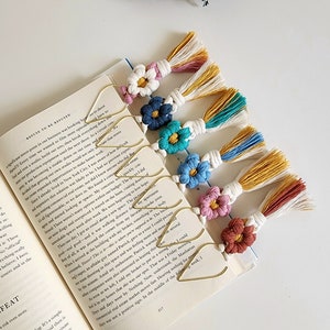 Macrame Daisy Flowers Bookmark Charm, Handmade Book Accessory, Boho Gifts for Booklovers & Readers, Cute and Colorful Bookmarks / Stationery