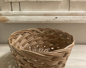 Small Round Vintage Wicker Basket, Woven, Bread, Fruit, Candy, Plants, Storage, Willow Straw Grass, Rustic, Easter, Valentine's Day Gift