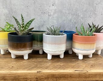 Sass & Belle Mojave Blumentopf – Grau, Glasiert, Mit Füßen, Höhe 8,5 Cm