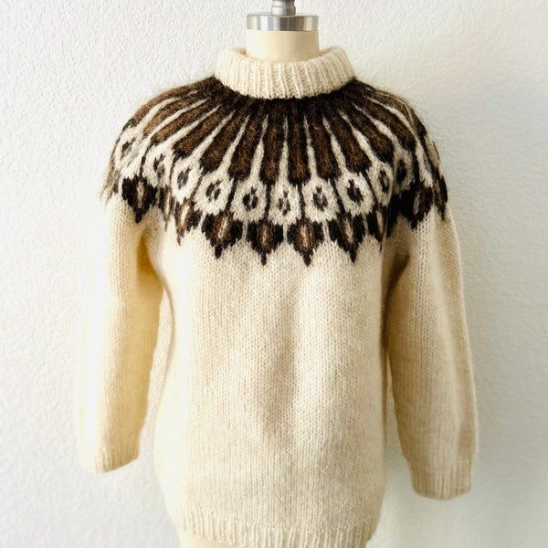 Vintage Handknit Icelandic Sherpa Sweater-Alafoss LTD Iceland-Beautiful Ivory Cream wool with Mocha brown and Charcoal black design