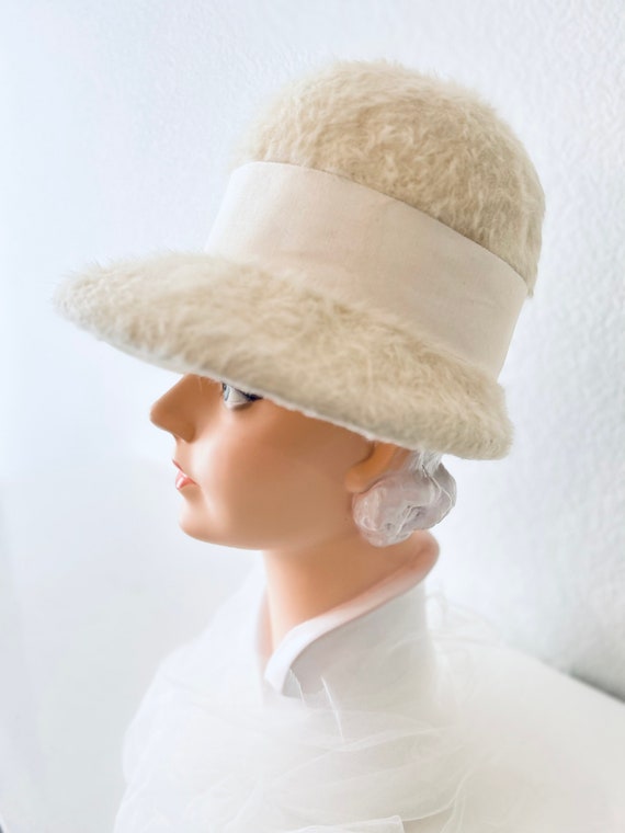 Vintage 1960s ivory hat - image 3