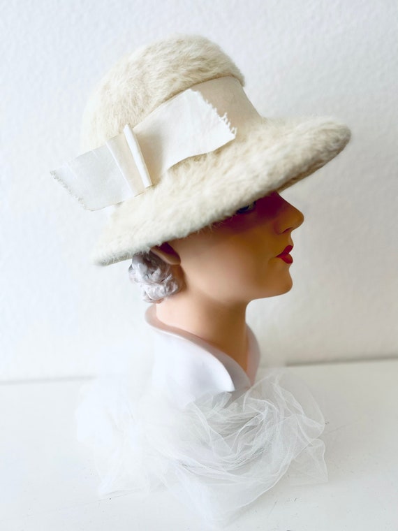 Vintage 1960s ivory hat - image 2