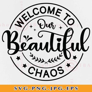 Benvenuti nel nostro bellissimo Chaos SVG, Farmhouse Sign Decor SVG, Welcome Sayings SVG, Family Home Quote Design, Cut Files For Cricut, Svg, Png