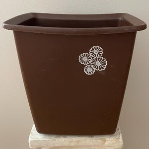 Vintage Rubbermaid Brown Plastic Trash Can / Rubbermaid 2952 Garbage Can / Retro Waste Paper Bin / White Flowers Bathroom Trash Can