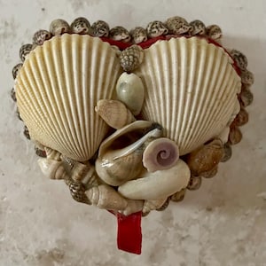 Vintage Small Heart Shaped Seashell Jewelry Box / Shell Jewelry Box / Organization / Trinket Keepsake Storage / Treasure Box Souvenir