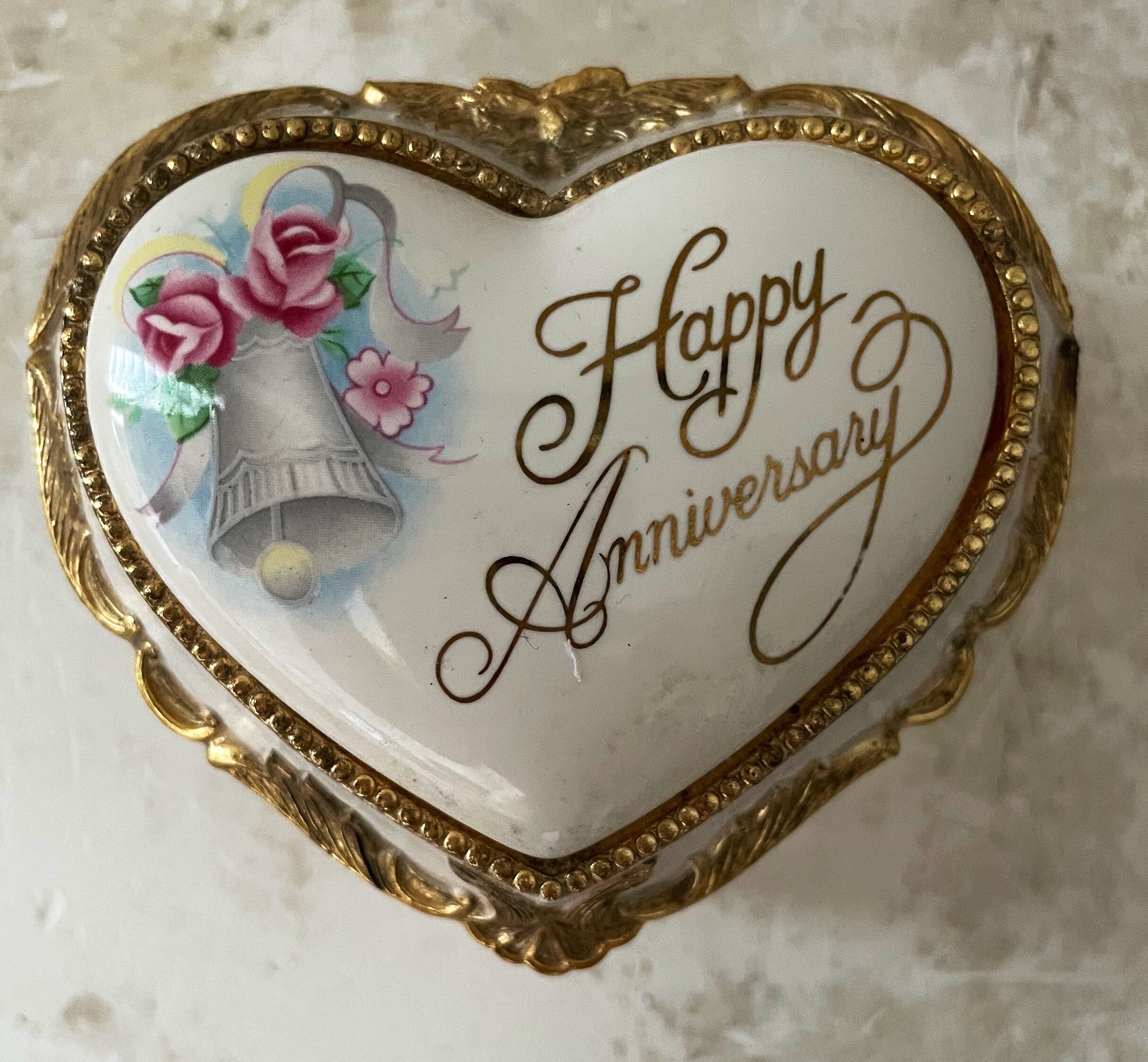 Vintage Sankyo Enamel Windup Music Jewelry Box / Heart Shape