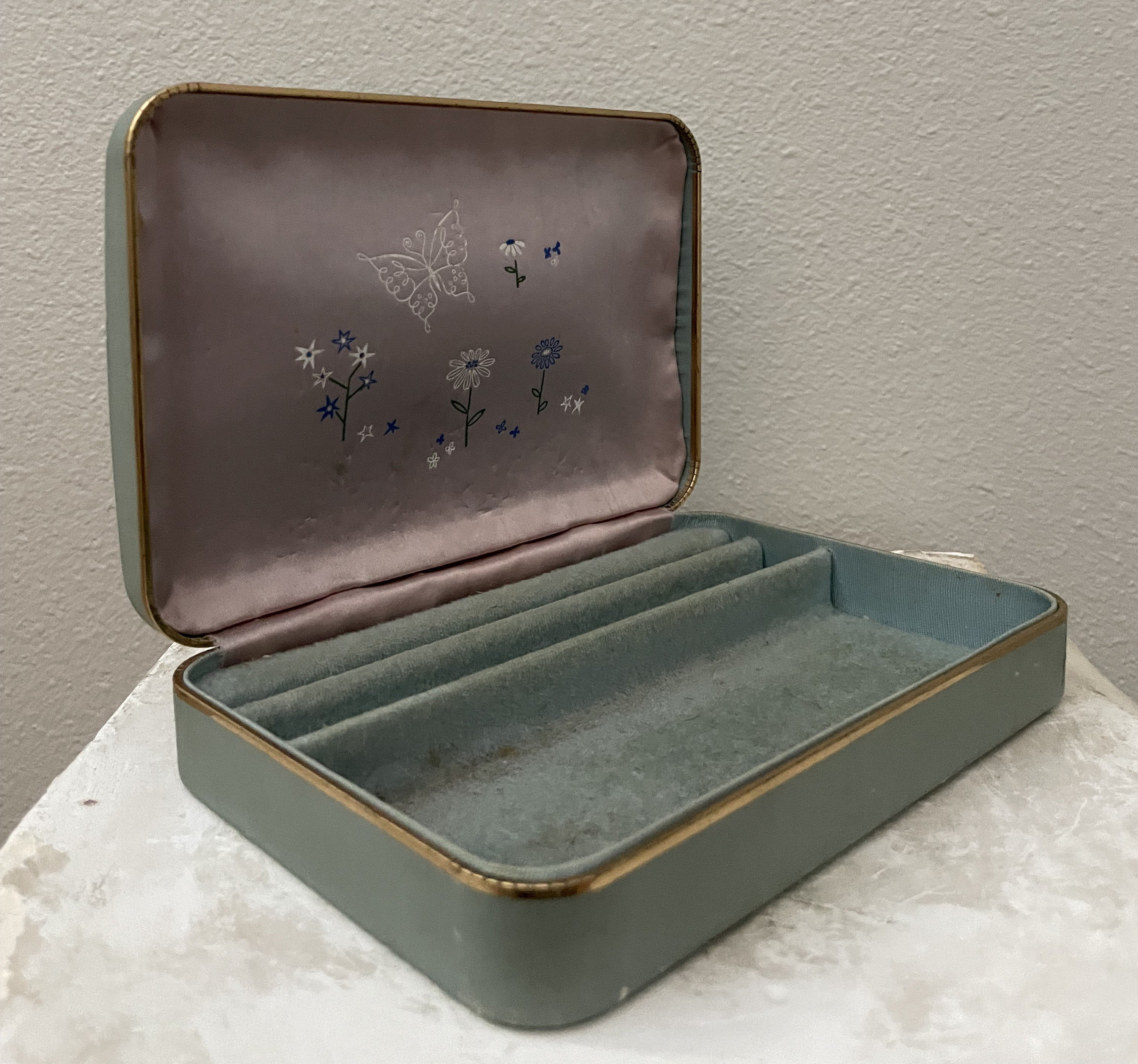 Vintage Farrington Green Texol w/ Green Velvet Lining Jewelry Box (2x7 –  Main Street Estate Sales