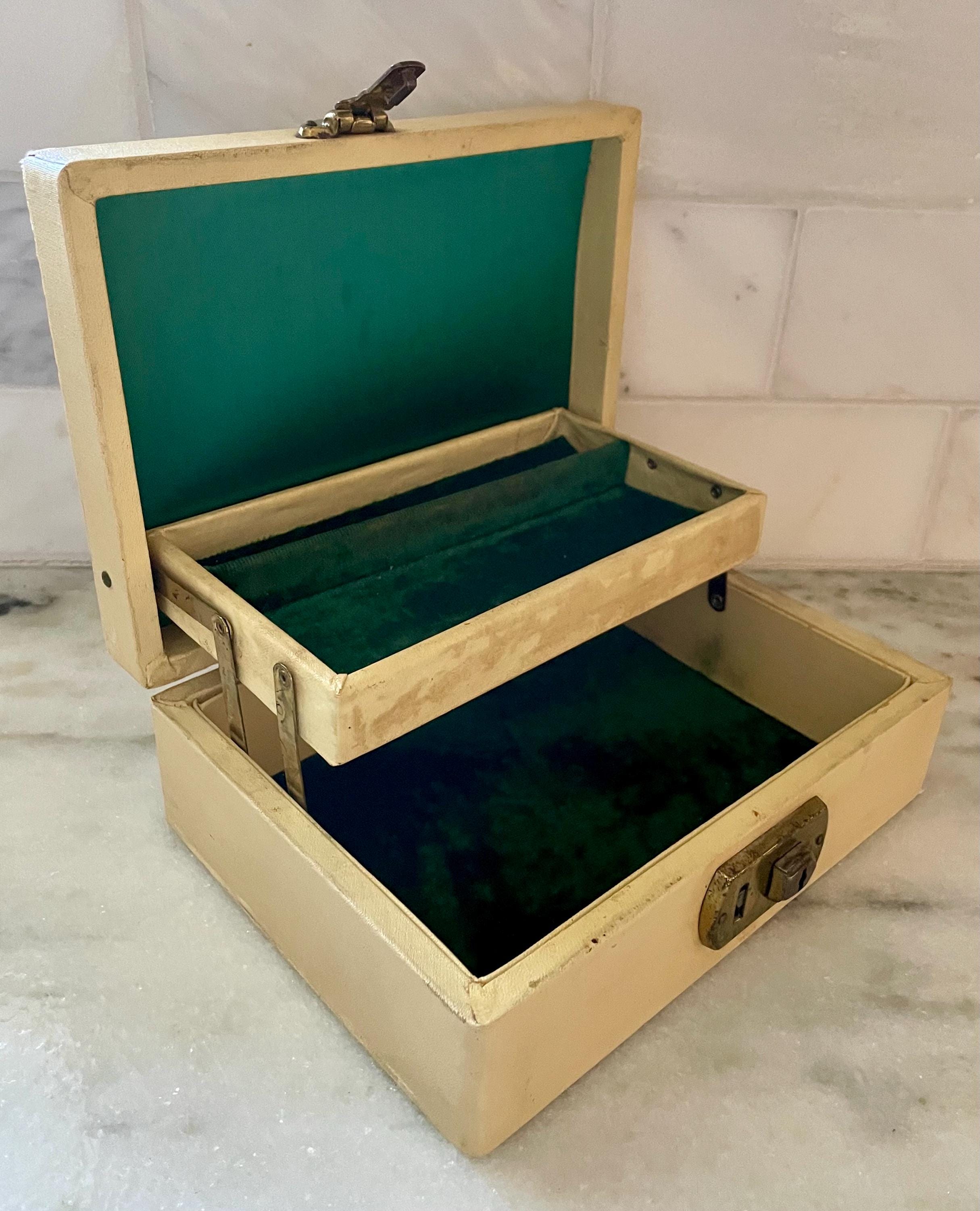 アンティーク雑貨 THE MARYLAND BOLT&NUT CO BOX Vintage MCM Cream Jewelry Box: Faux Leather, Green Velvet Interior