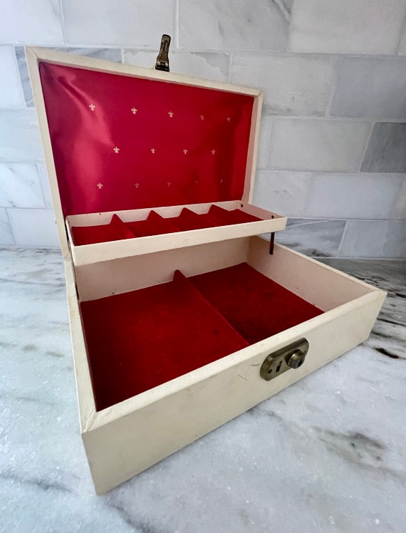 VELVET QUILTED JEWELLERY TRAY SMALL MAROON VELVET QUILTED JEWELLERY TRAY SMALL MAROON