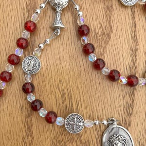 Precious Blood of Jesus Halsreif (6 mm Bead, 5 Perlen zur Auswahl) Red Crackle glass
