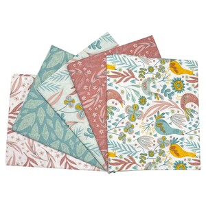 The Craft Cotton Co Freehand Birds Fat Quarters (45cm x 55cm) Pack of 5 100% Cotton Fabric (Ideal for Crafts, Quilting, Patchwork, Bunting)