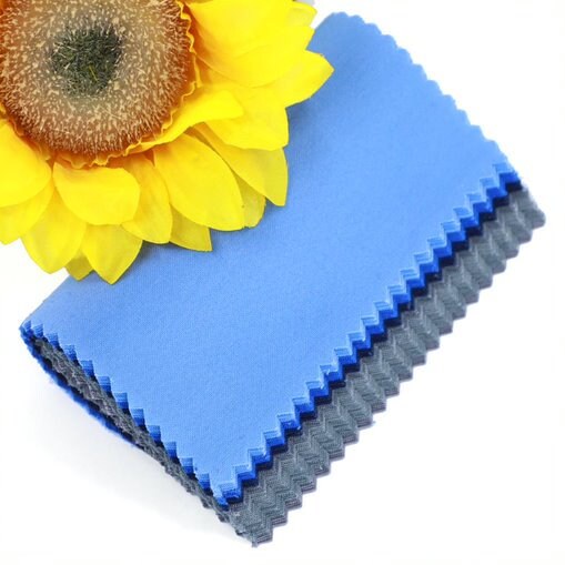 CraftsFabrics Confezione 42 Ciondoli In Tessuto 100% Cotone 12,7x12,7 Cm: Floreali E A Quadri Per Patchwork E Cucito