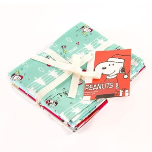 Moda Petites Maisons de Noel Fat Quarter Bundle by French General