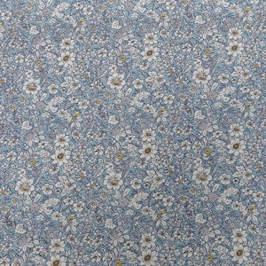 Rose & Hubble Small Ditsy Vintage Flowers 100% Cotton Poplin Floral Print Fabric 112cmwide Craft Fabric Material Quilting Dressmaking CP0221
