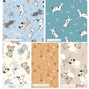 Puede incluir: Muestras de tela con diseños de perros. Los diseños incluyen perros, huellas de patas y huesos sobre fondos variados. Colores: azul, crema y marrón. Se muestra el texto "Ruff and Tumble" y detalles de la tela.