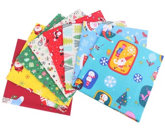 Könnte beinhalten: Ein Set aus zehn Weihnachtsstoffquadraten mit verschiedenen festlichen Designs, darunter Weihnachtsmann, Schneemänner und Weihnachtsbäume. Die Stoffe sind in verschiedenen Farben, darunter Rot, Grün, Blau und Gelb.
