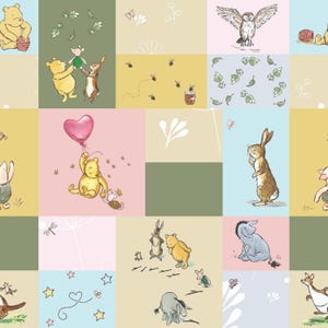 Op de afbeelding: Een kleurrijk patchworkpatroon met illustraties van Winnie de Poeh en zijn vrienden. Het ontwerp bevat afbeeldingen van Poeh met een honingpot, een uil, een konijn en andere personages tegen pastelkleurige achtergronden.