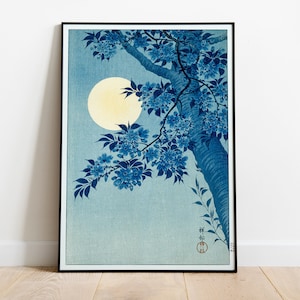 日本の桜のアートポスター — 小原古邨による日本のアンティーク版画 — 木版画 — 月明かりに照らされた桜の木