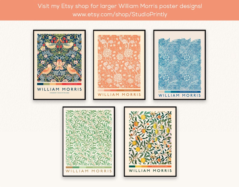 Pu&ograve; includere: Cinque diversi poster di stampa William Morris con un design floreale e di uccelli colorato. Ogni poster ha una cornice nera e il testo "WILLIAM MORRIS" in basso.